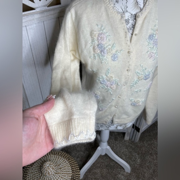 Bonnie Strauss Cream Cardigan Pastel Beaded Floral Button Sweater Size Medium - Picture 3 of 6